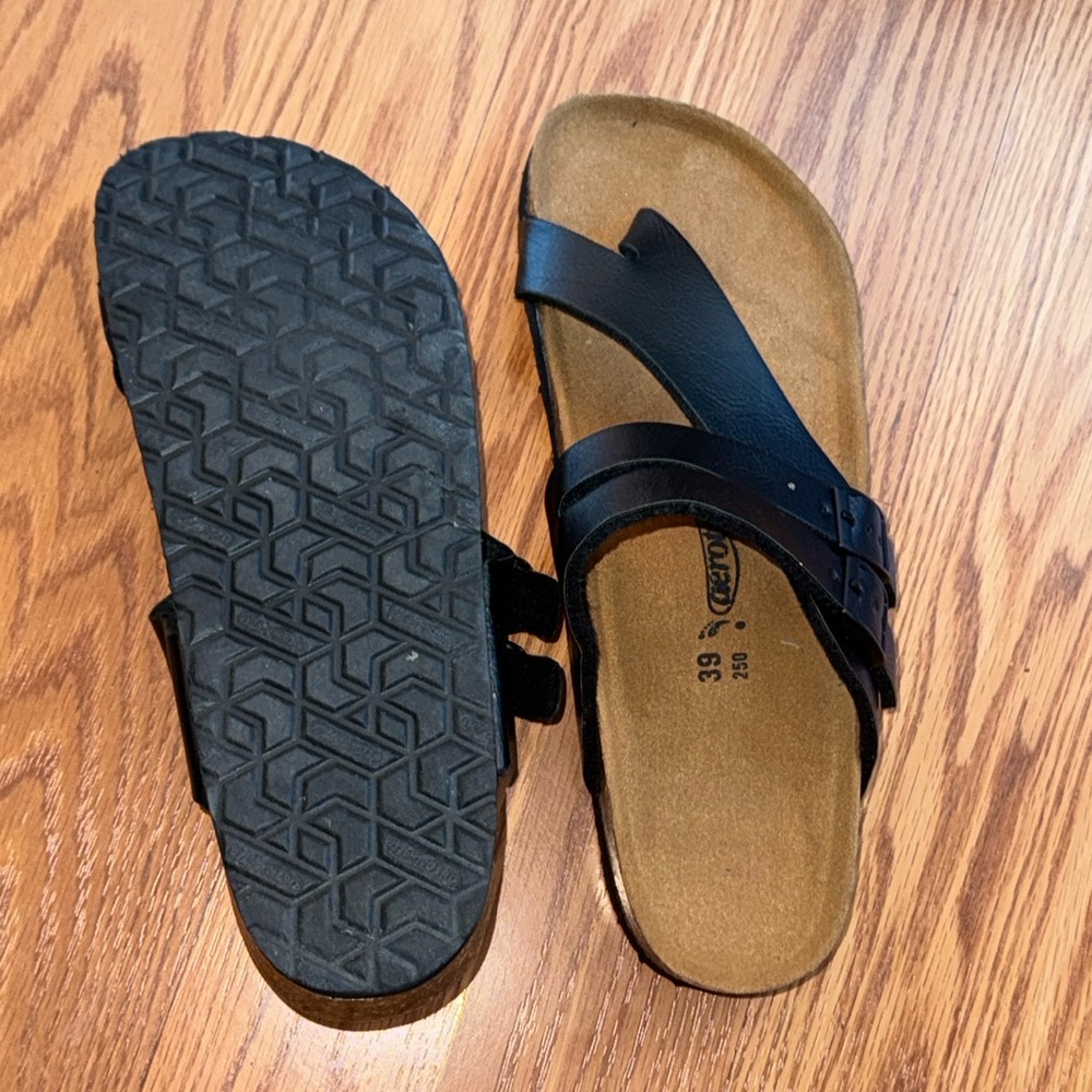 Sandal’s black  size 9